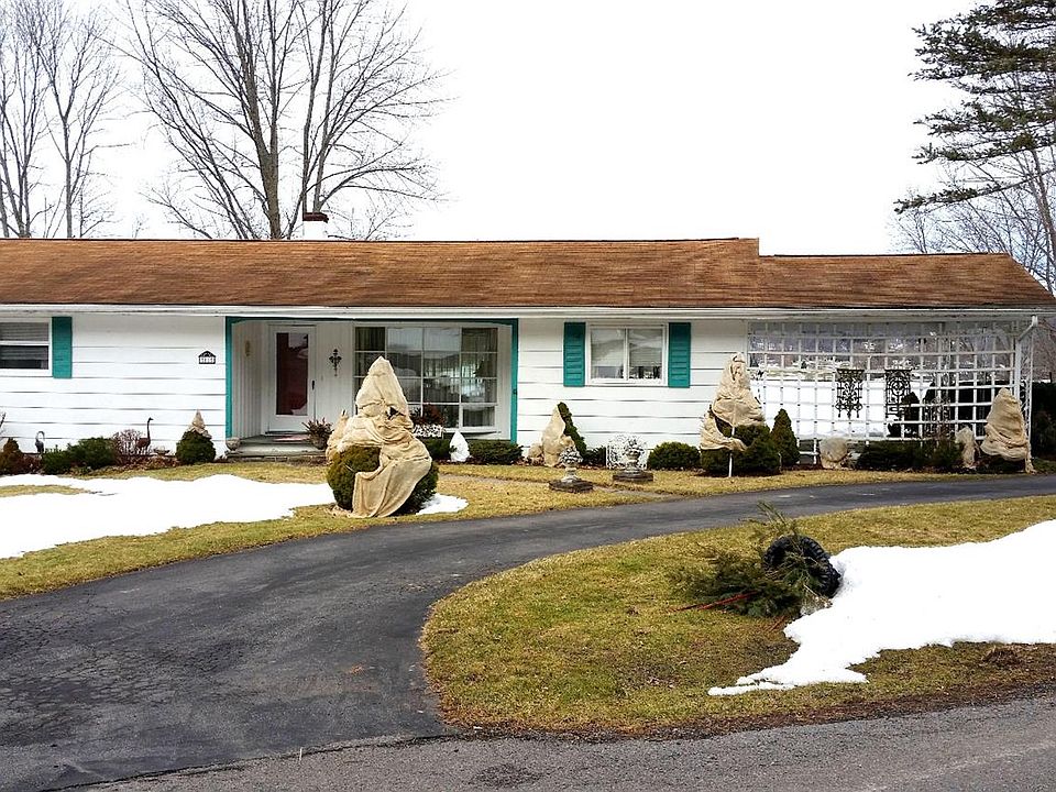 1st image of 11 Lakeview Dr N