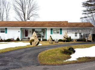 11 Lakeview Dr N, Cooperstown, NY 13326