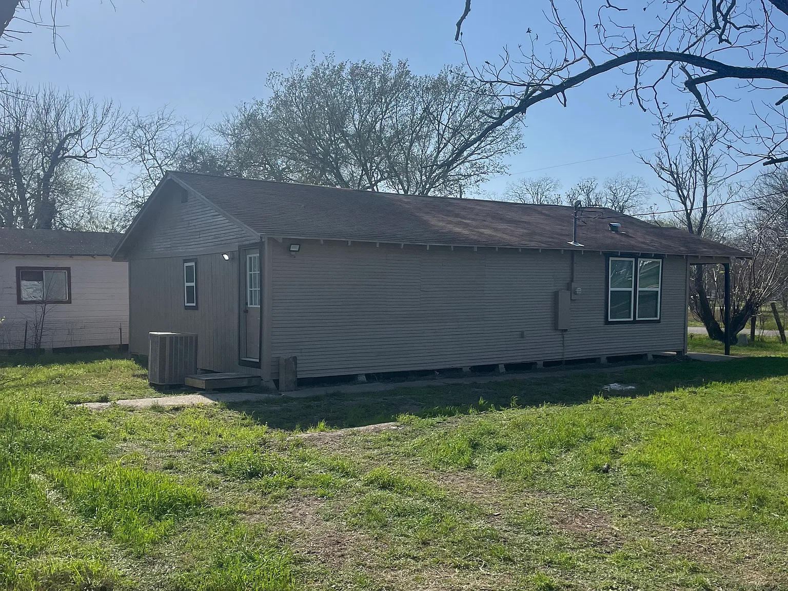 3 bed, 1100 sqft, $1,350 — Photo 3