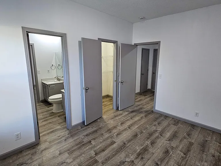 17641 W 111th Pl — Photo 35