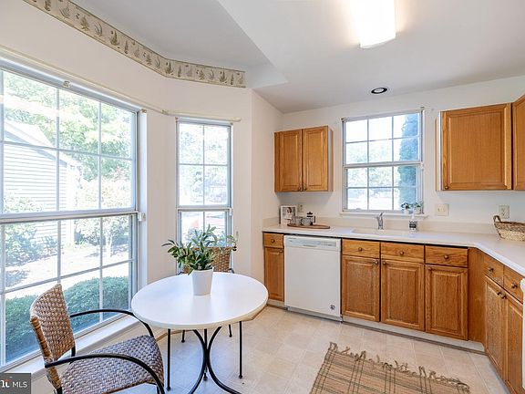 5th image of 952 Yachtsman Way
