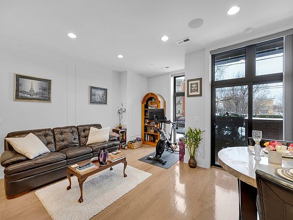 5th image of 4226 S Ellis Ave Unit 1S