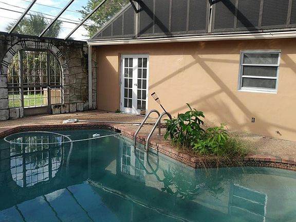 5th image of 3881 SW 63rd Ave