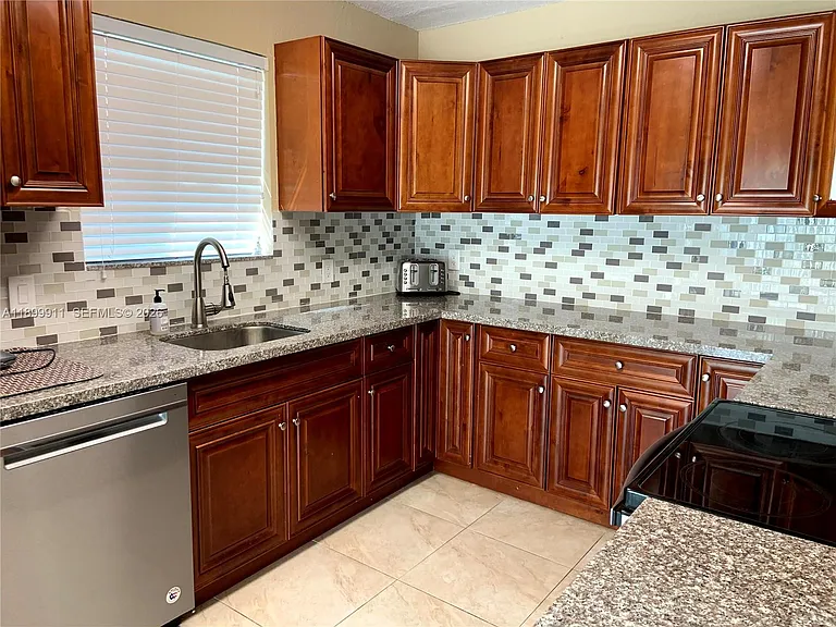 6407 SW 5th St — Photo 55
