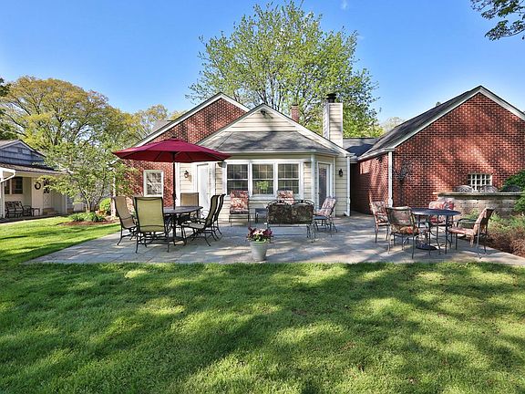 3rd image of 625 Yaronia Dr
