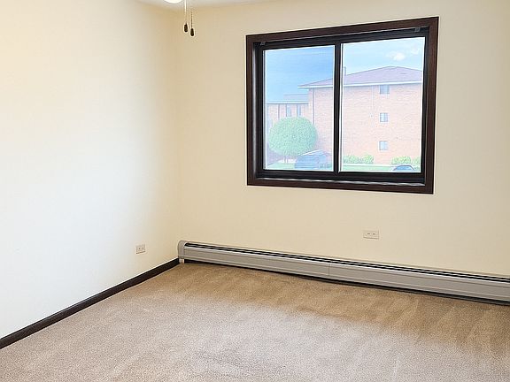 4th image of 15741 Thomas Ln #Oak
