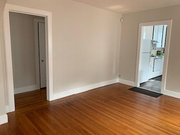 4th image of 2503 West St
