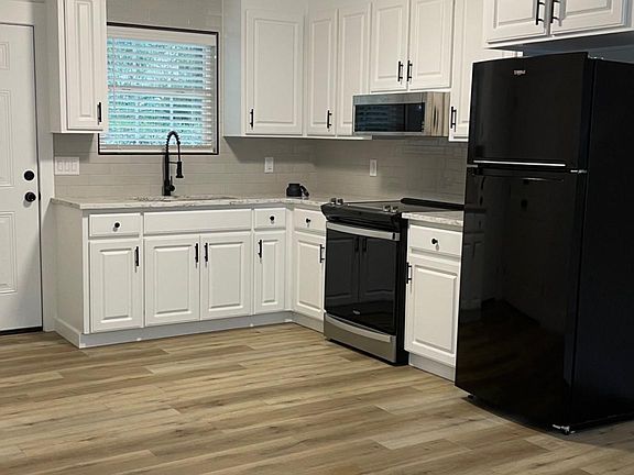 2nd image of 303 Sunnyside Dr #303