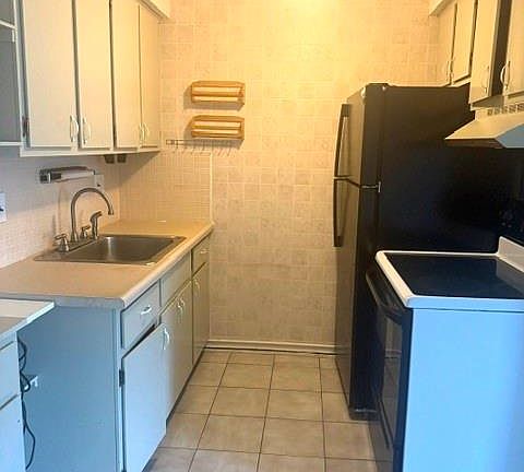 5th image of 17121 Redford St APT 212