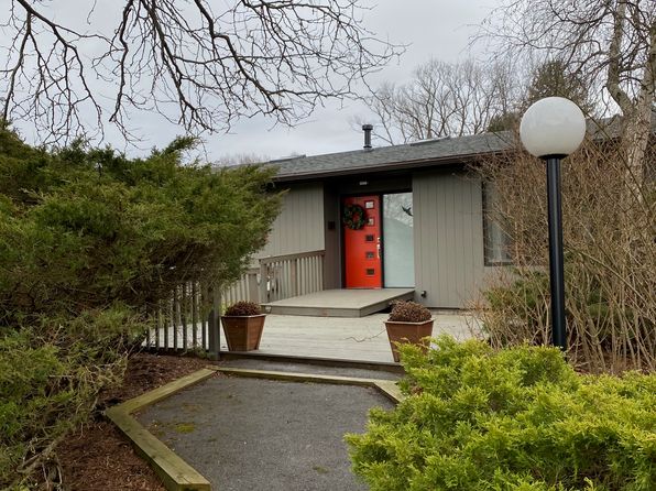 15 Spruce Ln