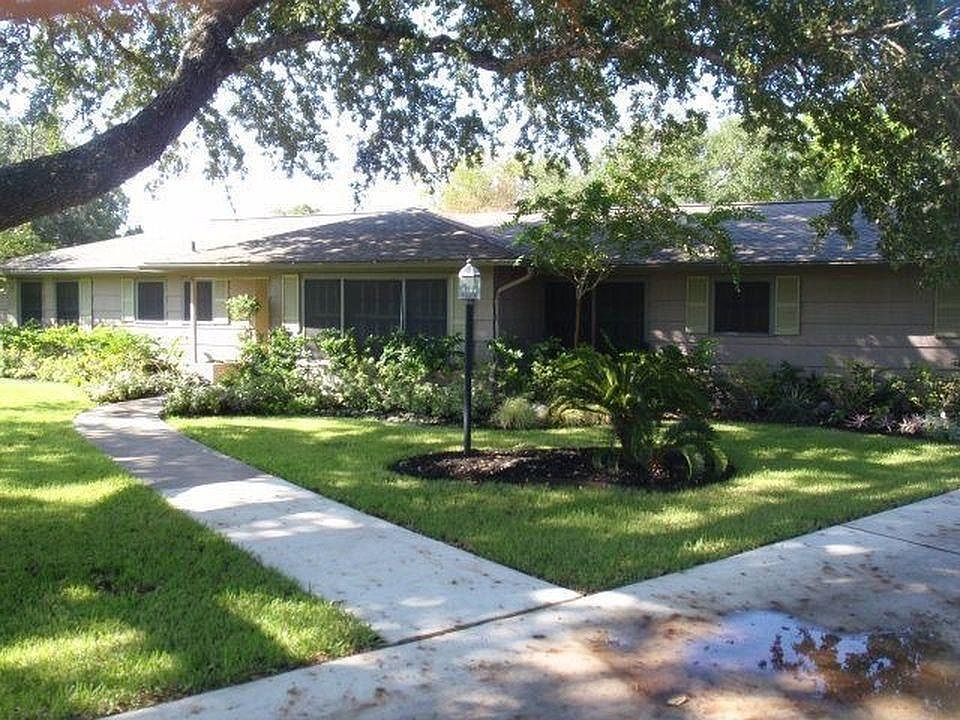 1st image of 209 Leisure Ln