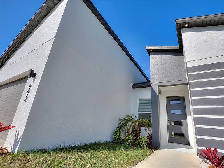 802 James Dr — Photo 4