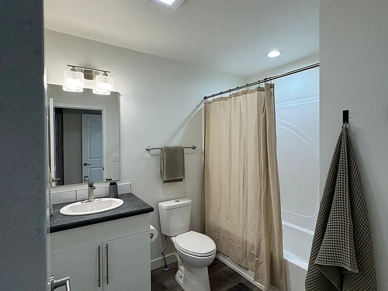 Bellaire Lofts — Photo 25