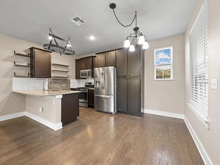 7505 Sugar Magnolia St — Photo 8