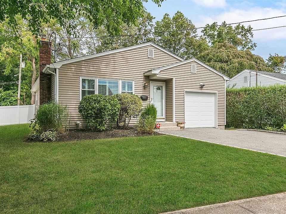 1st image of 7 Christine Ln
