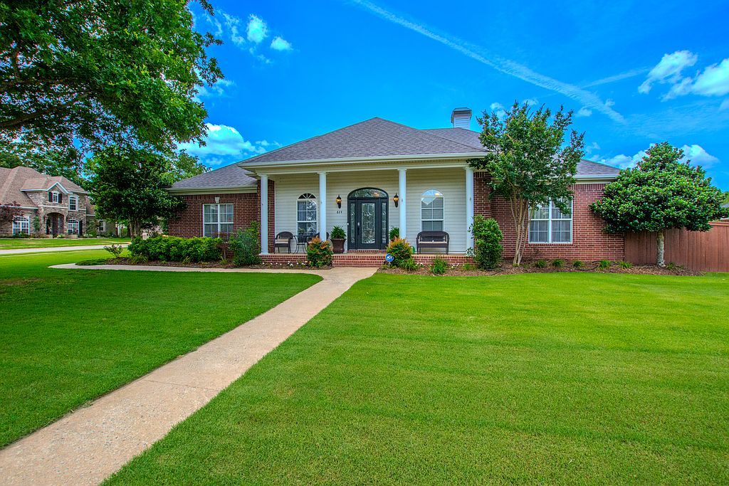 824 Sedgefield Dr - Property Image