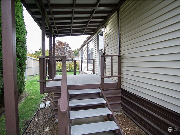 3rd image of 925 NE Chelan