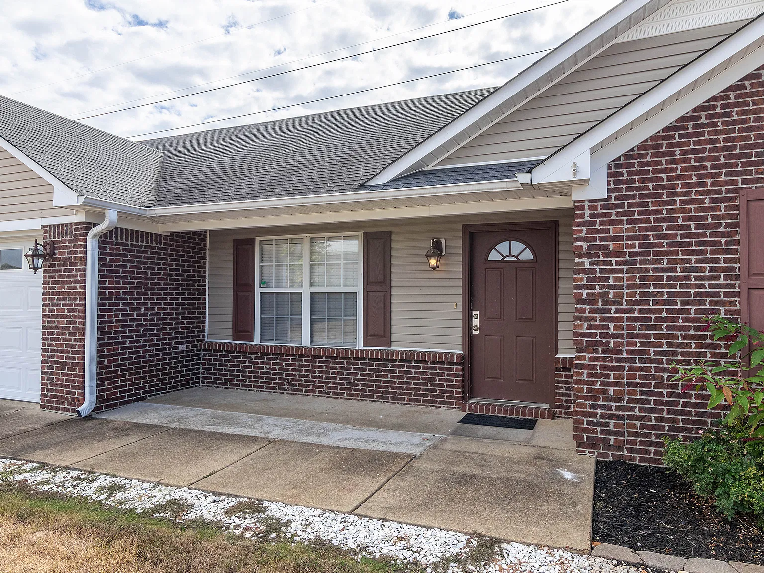 3 bed, 1362 sqft, $2,300 — Photo 2