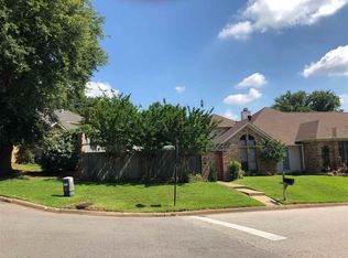 1129 Towne Lake Dr, Longview, TX 75601