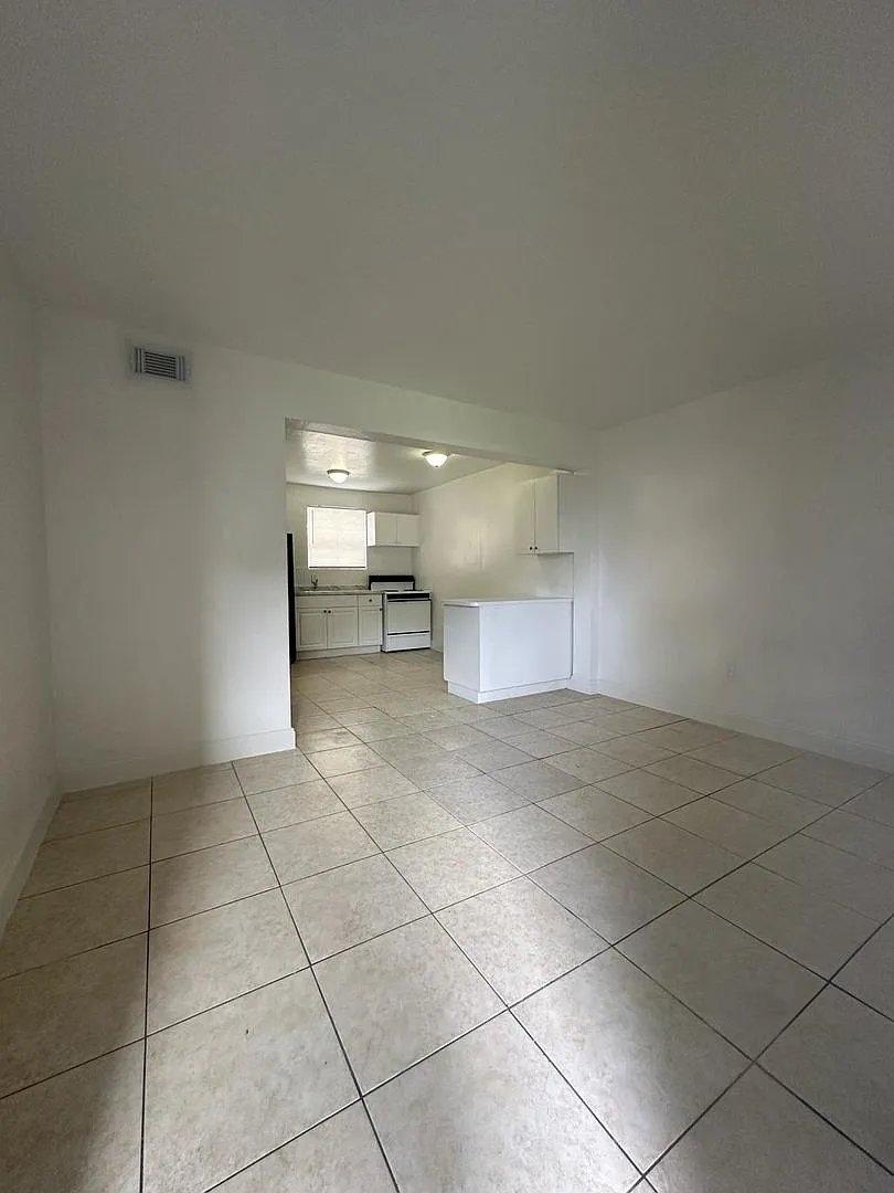 1545 NW 8th Ave — Photo 4