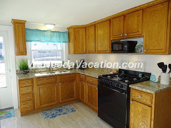 2nd image of 16 Gardiner Ln #A-b