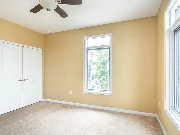 422 E Kirkwood Ave — Photo 35