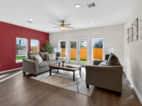 9106 Highland Northern Way, Houston, TX 77088