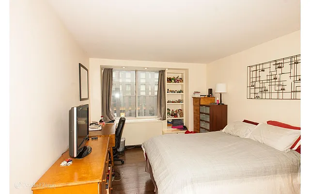 Rented by Douglas Elliman | media 23