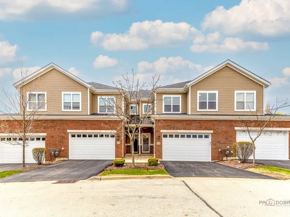 2390 N Newberry Ln, Palatine, IL 60074