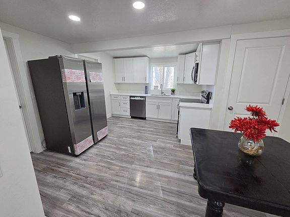 3rd image of 152 N 200 W Suite B