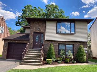 436 Dewey Ave, Saddle Brook, NJ 07663