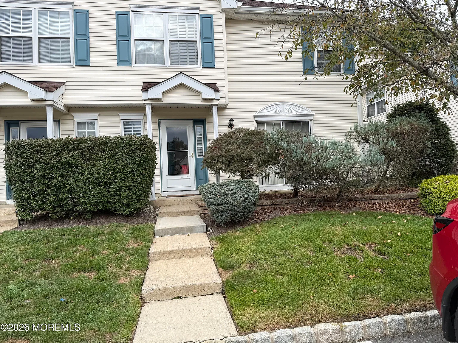 3 bed, 2.5 bath, 1590 sqft, $3,300 — Photo 3