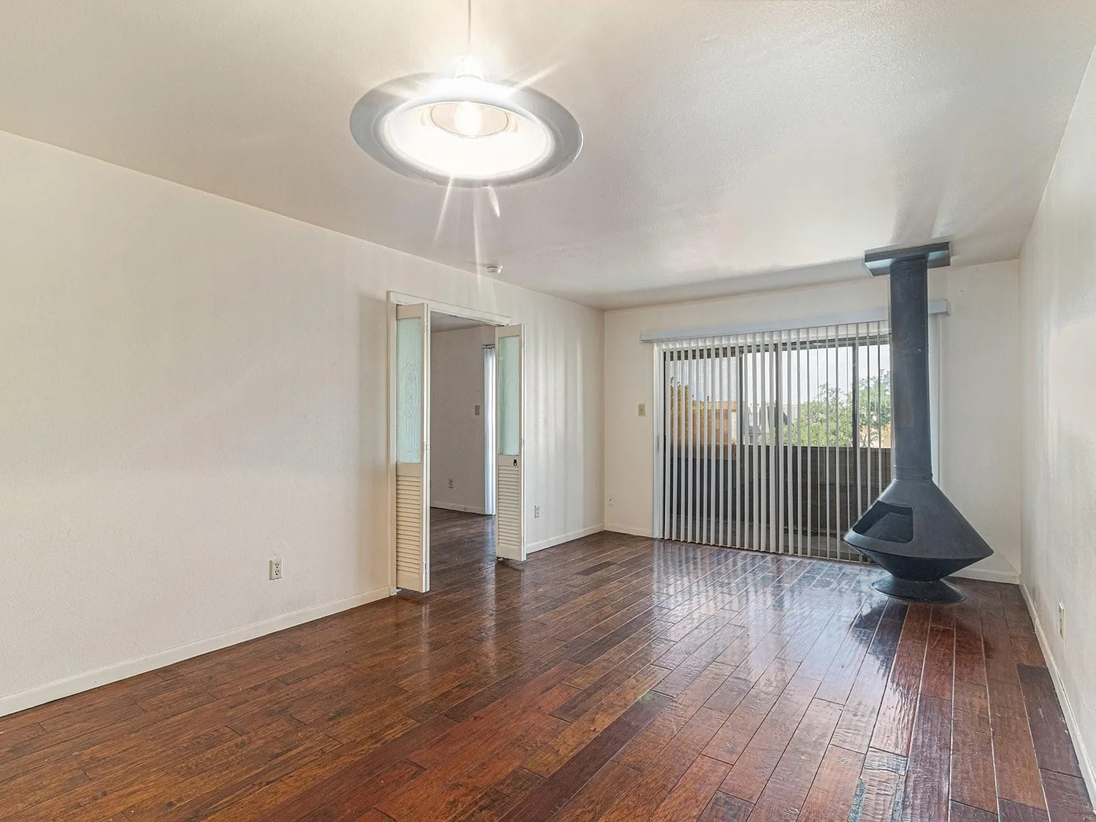 1 bed, 1.0 bath, 742 sqft, $1,100 — Photo 1