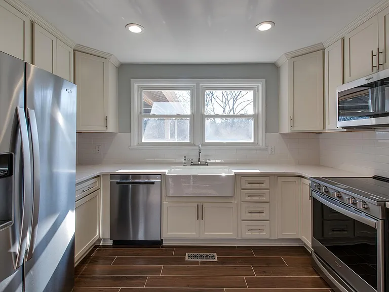 6398 Temple Rd — Photo 9