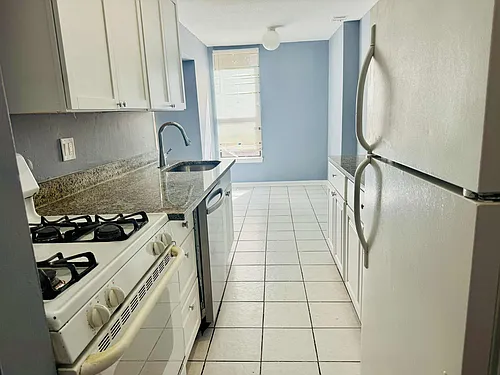 24 Shrewsbury Green Dr Photo 1