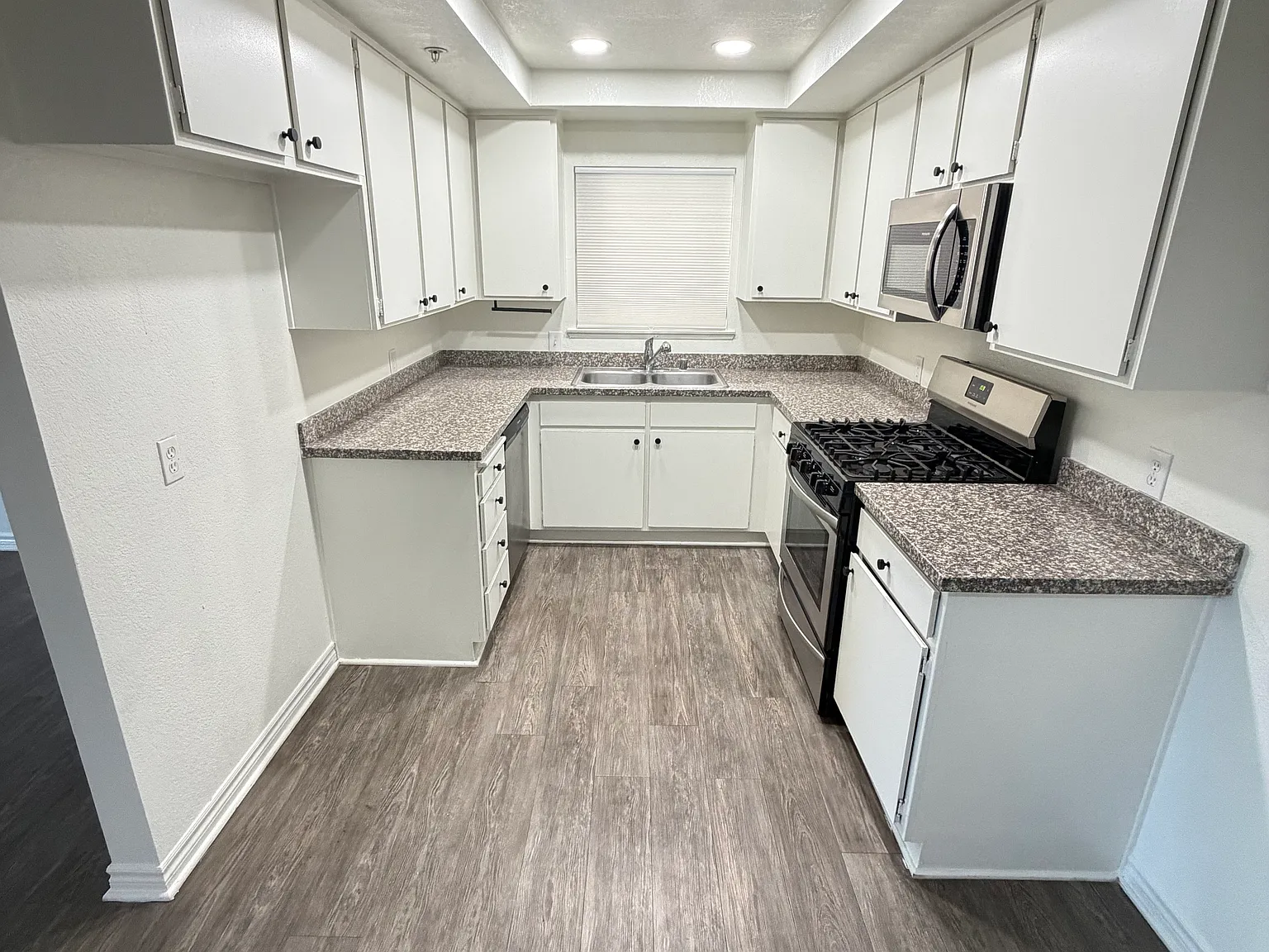 Rancho Vista Apartments — Photo 3