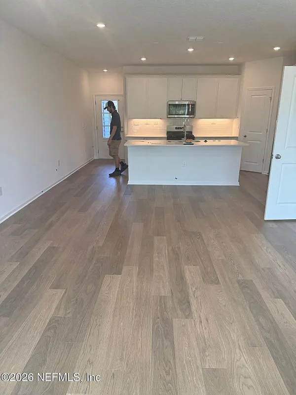 3 bed, 3.0 bath, 1592 sqft, $2,100 — Photo 3