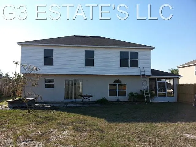 4 bed, 2.5 bath, 2200 sqft, $2,400 — Photo 2