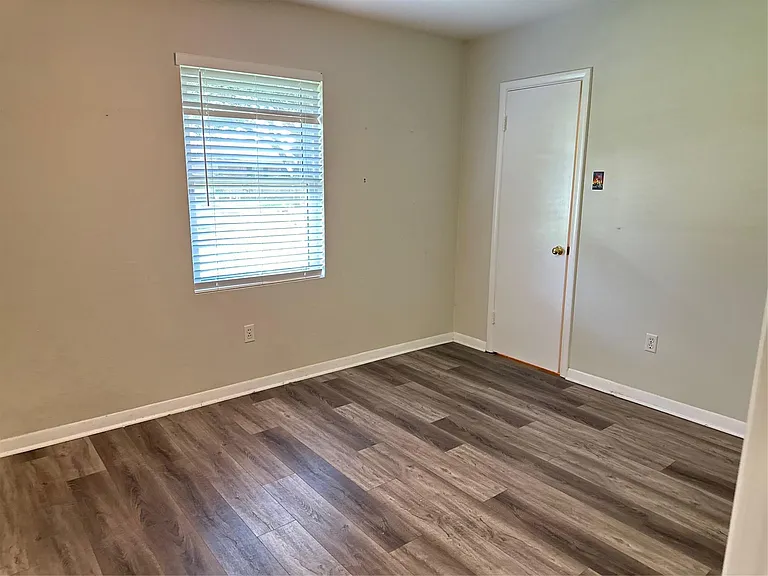 5515 Darnell St — Photo 9