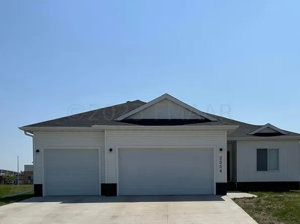 2554 Golden Valley Pkwy S, Fargo, ND 58104