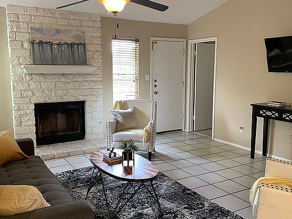 4th image of 818 Sweetwater River Dr