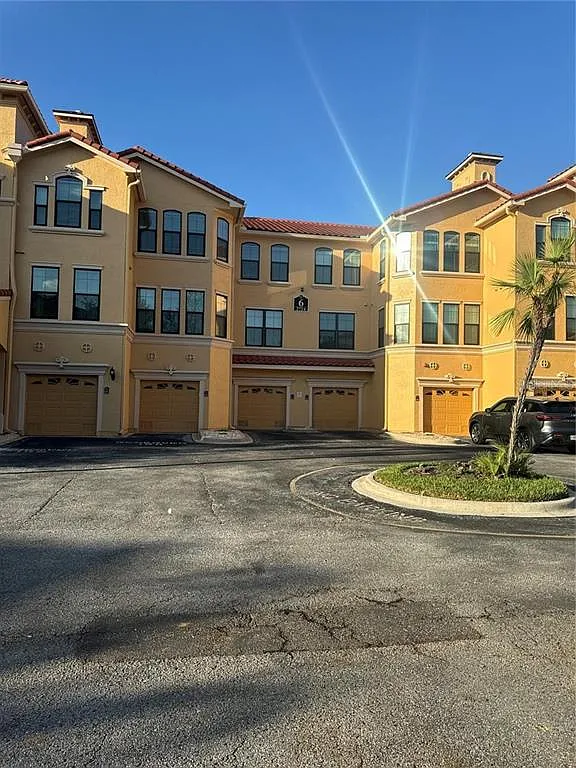 2 bed, 2.0 bath, 1230 sqft, $2,100 — Photo 2