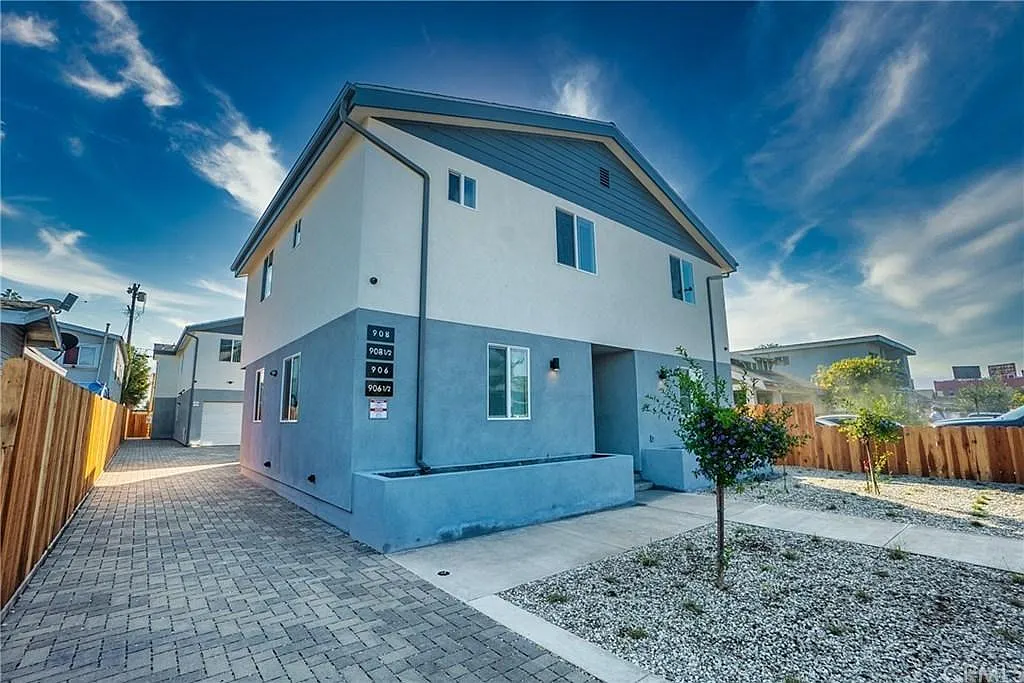 4 bed, $3,800 — Photo 1