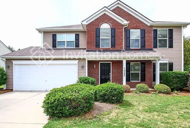 1002 Bridleside Dr — Photo 1