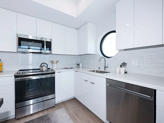 2nd image of 2640 Shattuck Ave #4944DA478