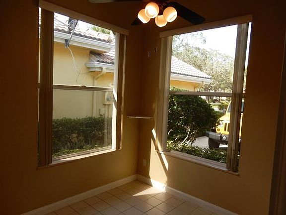 4th image of 238 Sussex Cir