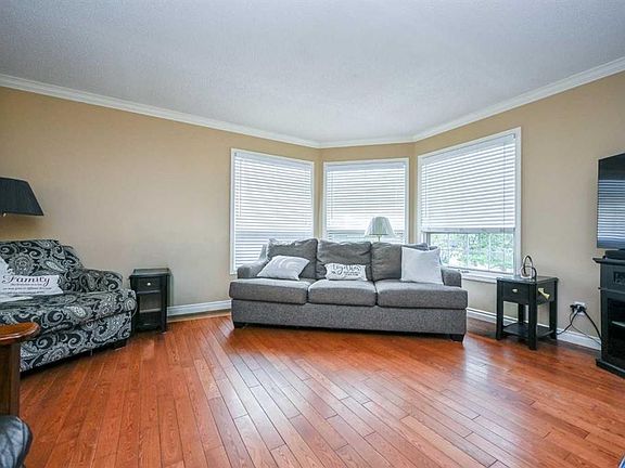 4th image of 8113 W 103rd St