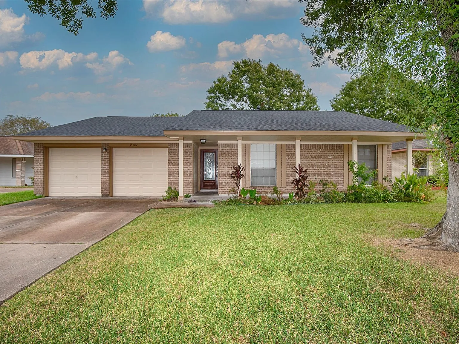 3 bed, 2.0 bath, 1416 sqft, $2,100 — Photo 1