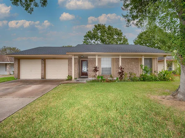 15707 Caprock Dr, Webster, TX 77598