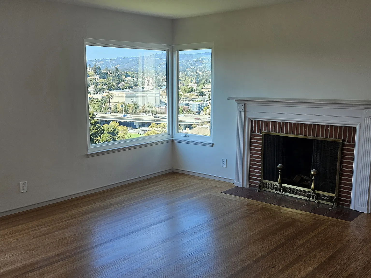 3 bed, 1252 sqft, $4,800 — Photo 2